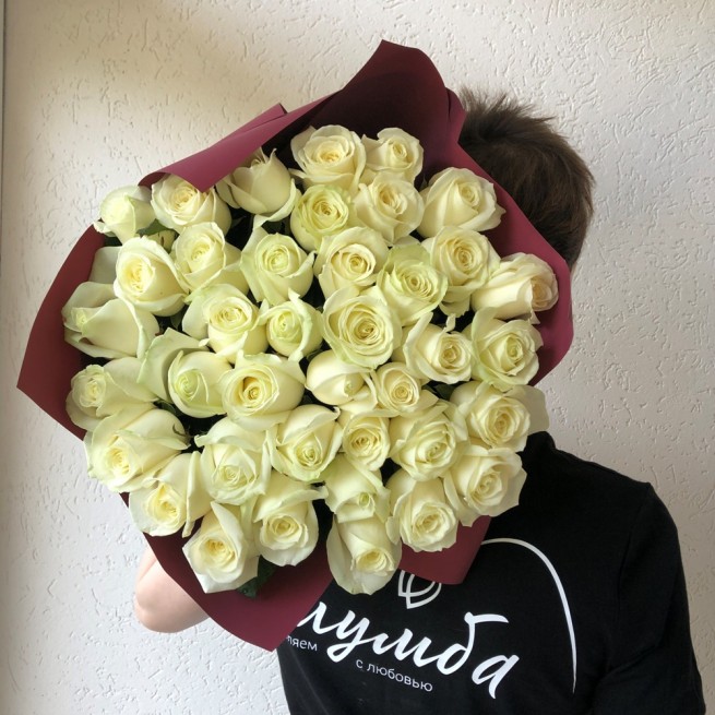 Букет 35 белых роз  с доставкой в Самаре