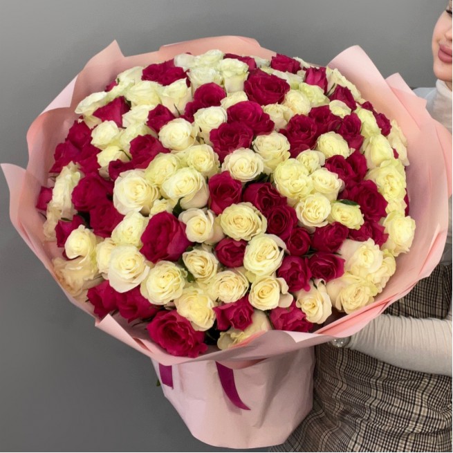 Букет 101 бело-розовая роза с доставкой в Самаре 