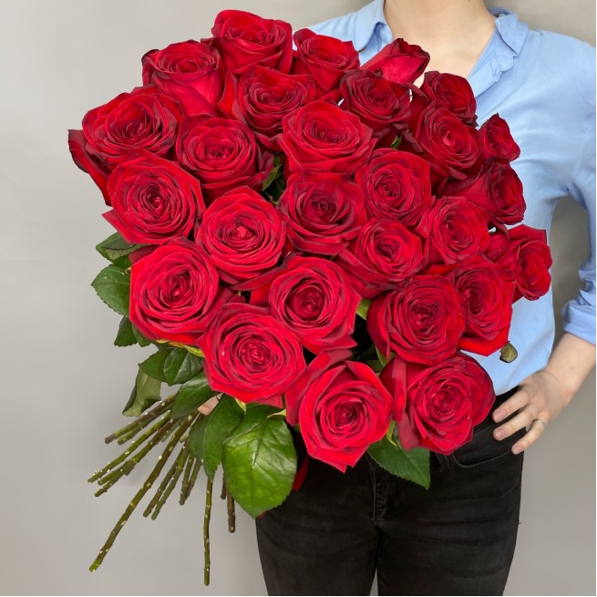 Букет 25 красных роз с доставкой в Самаре
