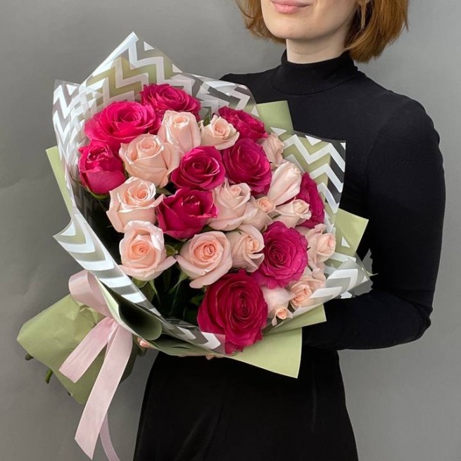Букет 25 розовых роз с доставкой в Самаре