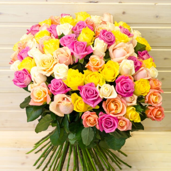  Букет 101 разноцветная роза с доставкой в Самаре